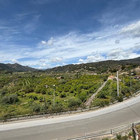 Il Sole Dell'Alcantara Lägenhet Gaggi Exteriör bild